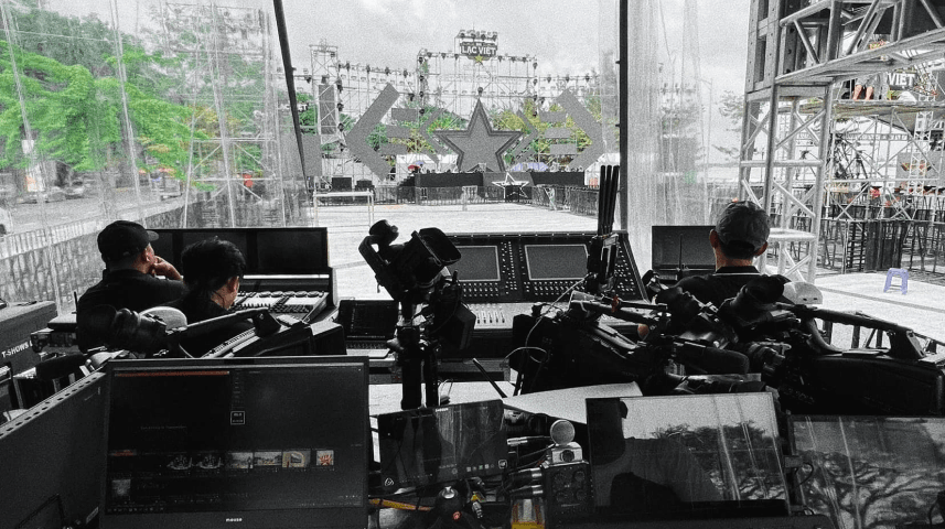LIVE STREAM 4